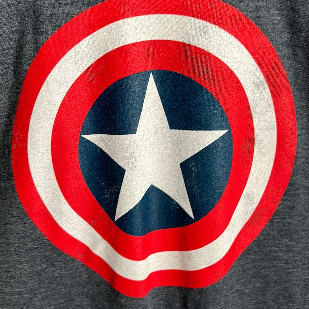 Marvel’s Captain America men’s medium tshirt